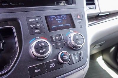 2017 Toyota Sienna XLE Premium 8 Passenger