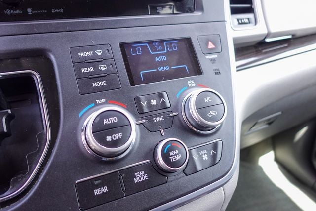 2017 Toyota Sienna XLE Premium 8 Passenger