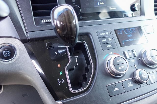 2017 Toyota Sienna XLE Premium 8 Passenger