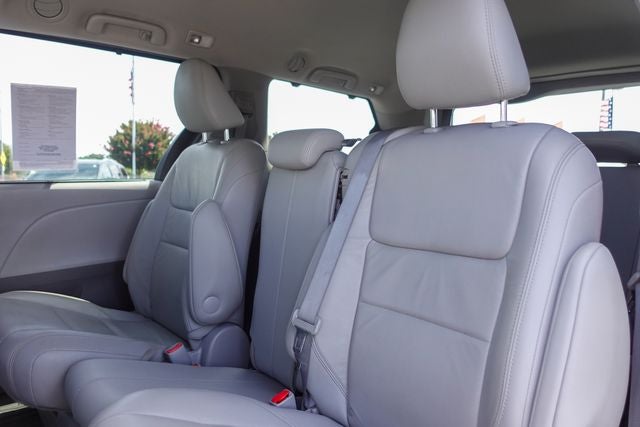 2017 Toyota Sienna XLE Premium 8 Passenger