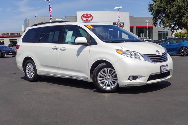 2017 Toyota Sienna XLE Premium 8 Passenger