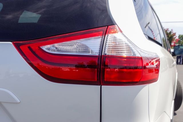 2017 Toyota Sienna XLE Premium 8 Passenger