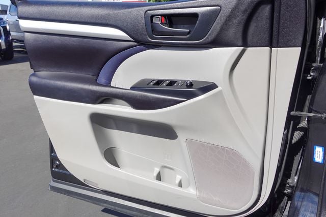 2016 Toyota Highlander LE Plus V6