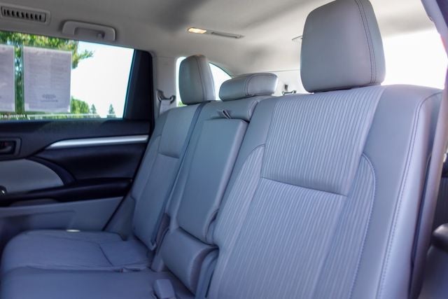 2016 Toyota Highlander LE Plus V6