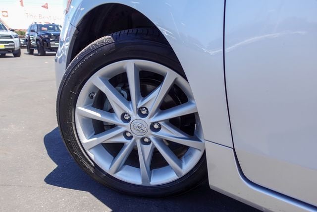 2014 Toyota Prius v Five