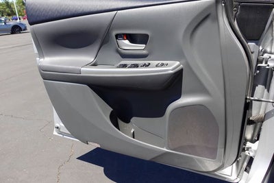2014 Toyota Prius v Five
