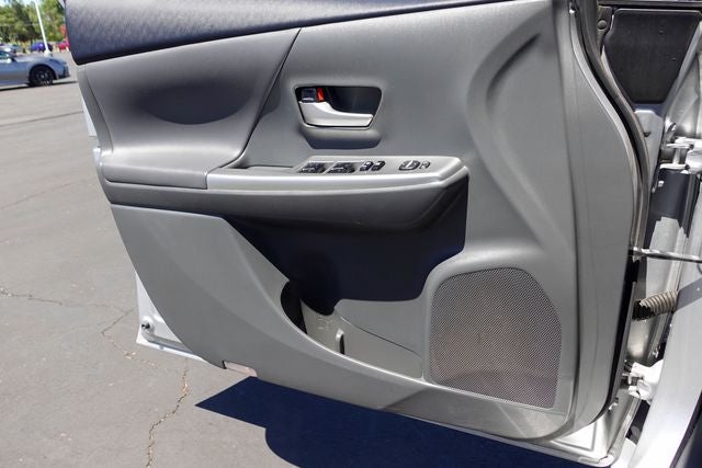 2014 Toyota Prius v Five