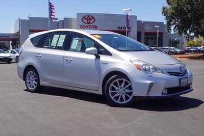 2014 Toyota Prius v Five