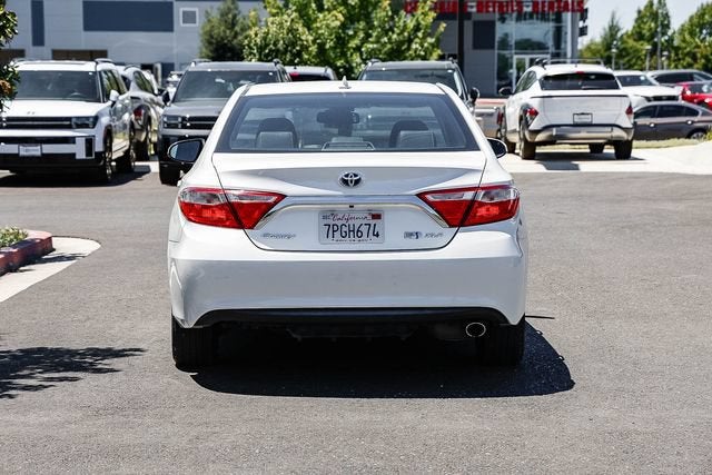 2016 Toyota Camry Hybrid LE