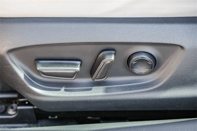 2022 Toyota Camry Hybrid XSE