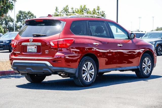 2019 Nissan Pathfinder SV