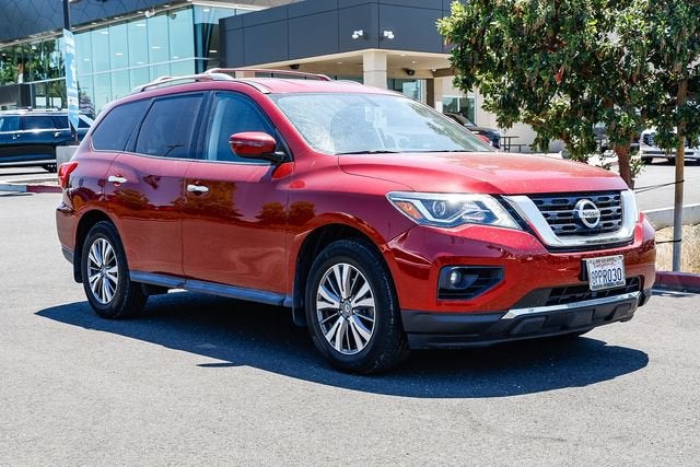 2019 Nissan Pathfinder SV