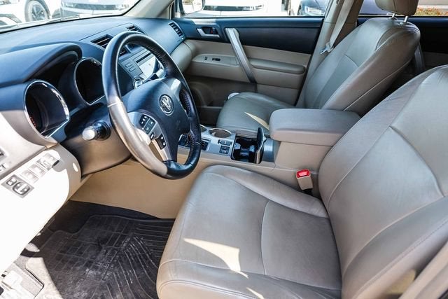 2012 Toyota Highlander SE