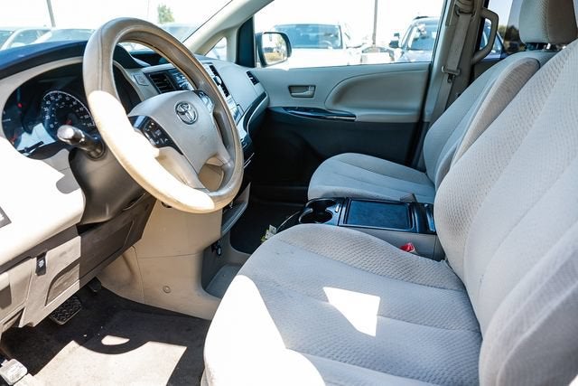 2013 Toyota Sienna LE
