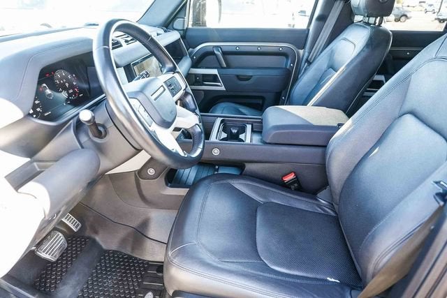 2023 Land Rover Defender SE