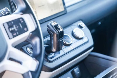 2023 Land Rover Defender SE