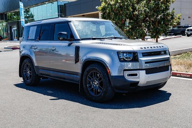 2023 Land Rover Defender SE