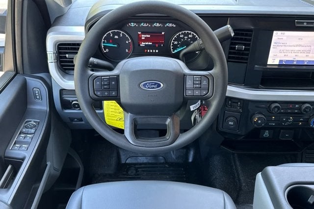2025 Ford Super Duty F-550 DRW XL 2WD SuperCab 192 WB 84 CA