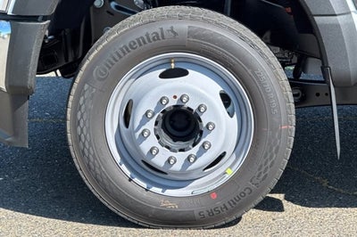 2025 Ford Super Duty F-550 DRW XL 2WD SuperCab 192 WB 84 CA