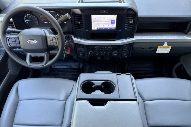 2025 Ford Super Duty F-550 DRW XL 2WD SuperCab 192 WB 84 CA
