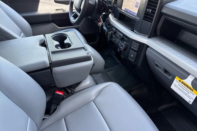 2025 Ford Super Duty F-350 SRW XL 2WD Crew Cab 179 WB 60 CA