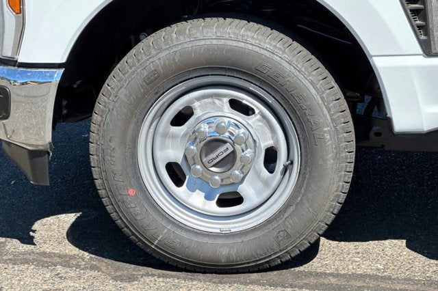 2025 Ford Super Duty F-350 SRW XL 2WD Crew Cab 179 WB 60 CA