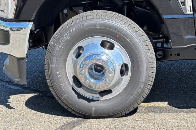 2026 Ford Super Duty F-350 DRW LARIAT 4WD Crew Cab 179 WB 60 CA