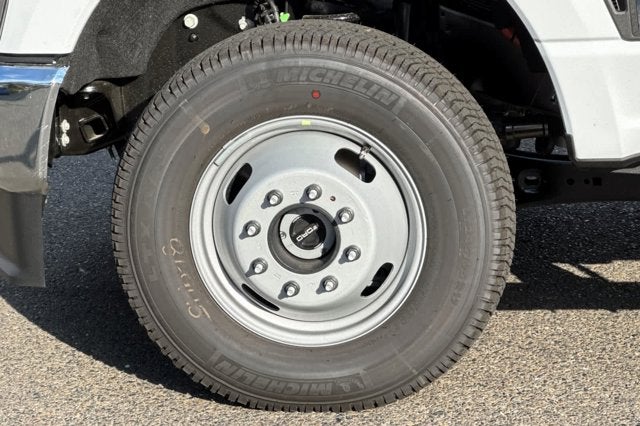 2026 Ford Super Duty F-350 DRW XL 4WD Crew Cab 179 WB 60 CA