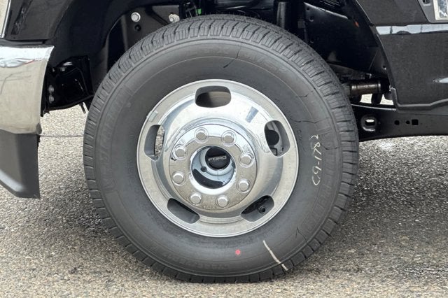 2026 Ford Super Duty F-350 DRW LARIAT 4WD Crew Cab 179 WB 60 CA