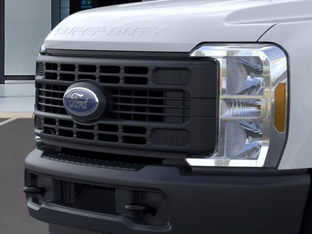2026 Ford Super Duty F-350 DRW XL 4WD Crew Cab 179 WB 60 CA