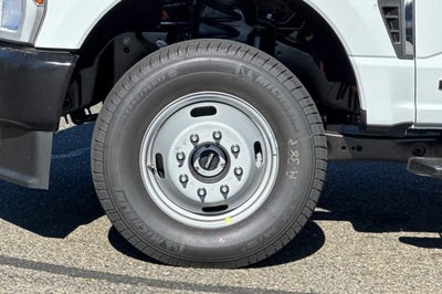 2026 Ford Super Duty F-350 DRW XL 4WD Crew Cab 179 WB 60 CA