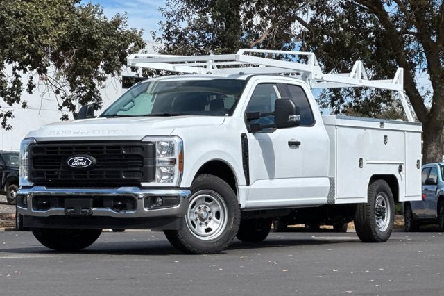 2027 Ford Super Duty F-350 SRW 2WD SuperCab 168 WB 60 CA
