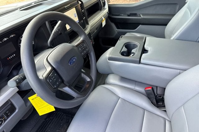 2027 Ford Super Duty F-350 SRW 2WD SuperCab 168 WB 60 CA