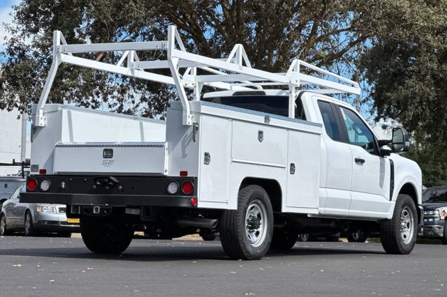 2027 Ford Super Duty F-350 SRW 2WD SuperCab 168 WB 60 CA