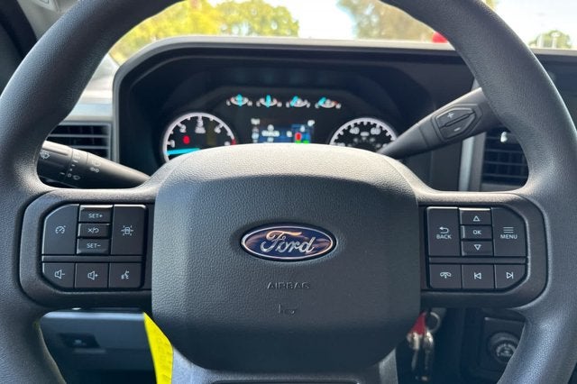 2027 Ford Super Duty F-350 SRW 2WD SuperCab 168 WB 60 CA