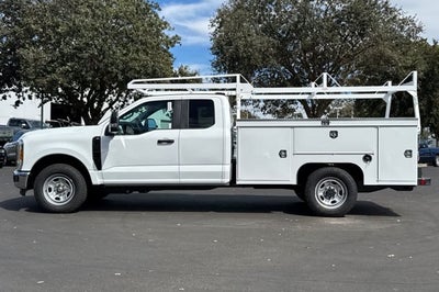 2027 Ford Super Duty F-350 SRW 2WD SuperCab 168 WB 60 CA