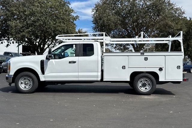 2027 Ford Super Duty F-350 SRW 2WD SuperCab 168 WB 60 CA