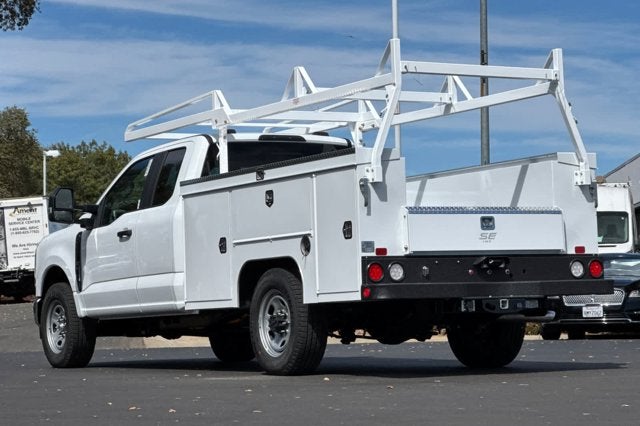 2027 Ford Super Duty F-350 SRW 2WD SuperCab 168 WB 60 CA