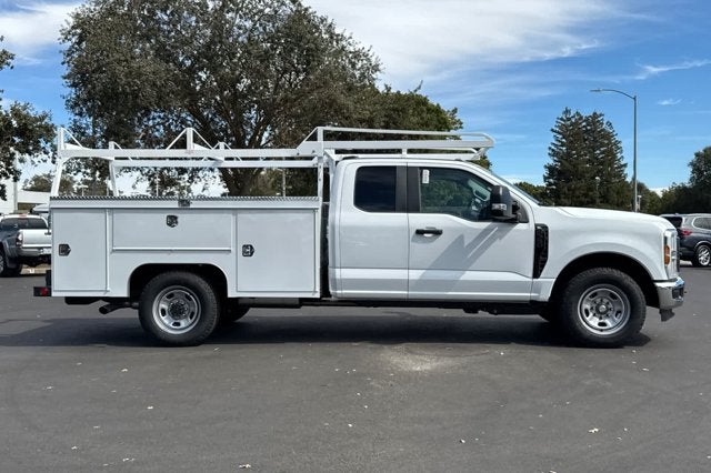 2027 Ford Super Duty F-350 SRW 2WD SuperCab 168 WB 60 CA