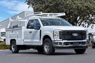 2027 Ford Super Duty F-350 SRW 2WD SuperCab 168 WB 60 CA