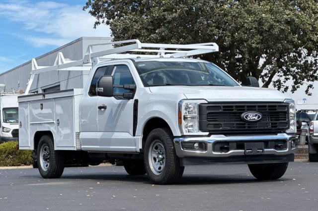 2027 Ford Super Duty F-350 SRW 2WD SuperCab 168 WB 60 CA