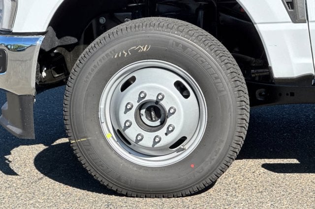 2026 Ford Super Duty F-350 DRW XL 4WD SuperCab 168 WB 60 CA