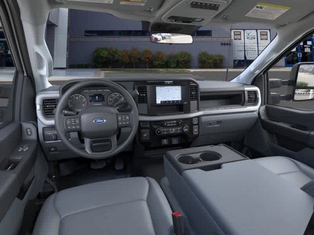 2025 Ford Super Duty F-550 DRW XLT