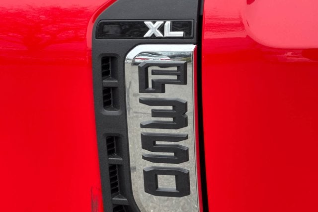 2026 Ford Super Duty F-350 SRW XL 2WD Reg Cab 145 WB 60 CA