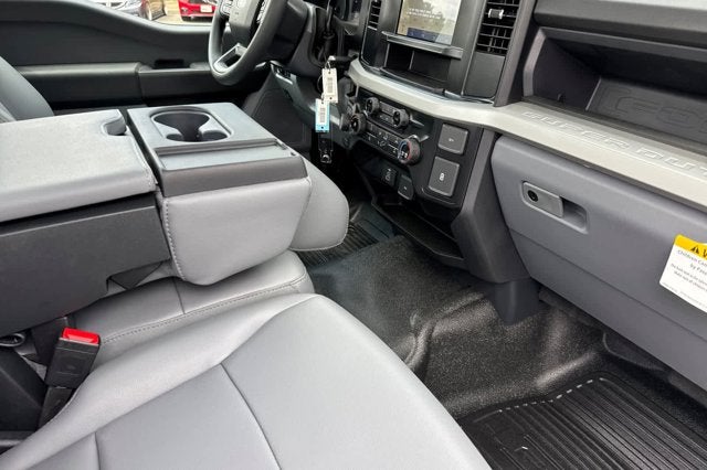 2026 Ford Super Duty F-350 SRW XL 2WD Reg Cab 145 WB 60 CA