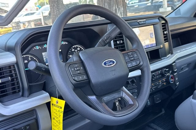 2026 Ford Super Duty F-350 SRW XL 4WD Reg Cab 145 WB 60 CA