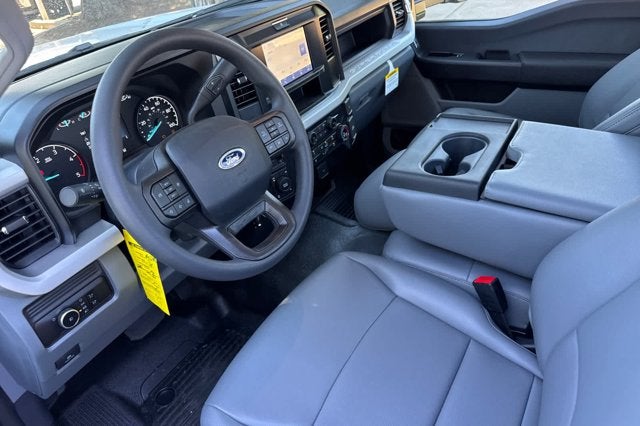 2026 Ford Super Duty F-350 SRW XL 4WD Reg Cab 145 WB 60 CA