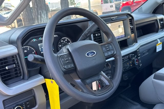2026 Ford Super Duty F-350 SRW XL 4WD Reg Cab 145 WB 60 CA