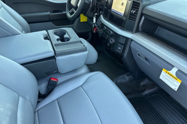 2026 Ford Super Duty F-350 SRW XL 4WD Reg Cab 145 WB 60 CA