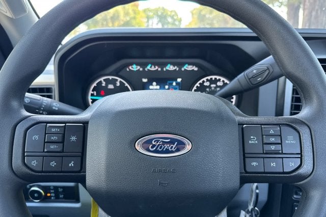 2026 Ford Super Duty F-350 SRW XL 4WD Reg Cab 145 WB 60 CA